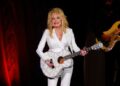 Dolly Parton adia a residência de Las Vegas, cita 'desafios de saúde'