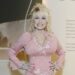Dolly Parton adia a residência de Las Vegas devido a 'desafios de saúde'