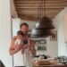 Doting Dad Calvin Harris Atuários Snap segurando seu filho recém -nascido Micah enquanto promove novas músicas enquanto a esposa Vick Hope jorra sobre seus filhos