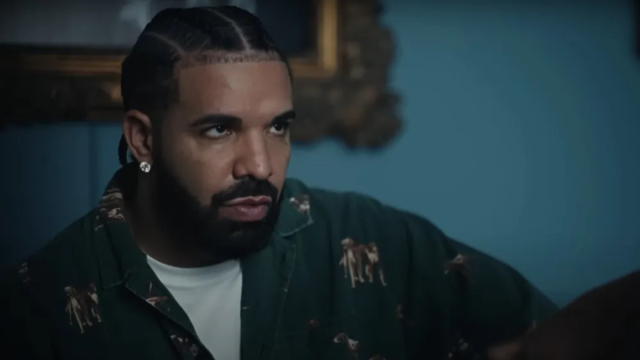Drake diz que quer levar o sutiã de um fã para casa