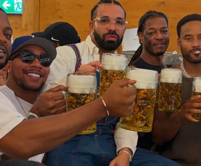 Drake troca seu amado champanhe por Steins de cerveja na Oktoberfest