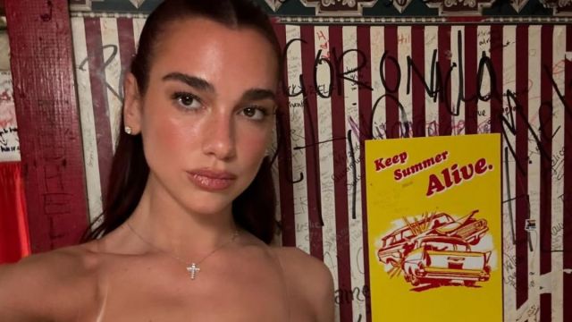 Dua Lipa Rocks Satin Bra Look que vai impedi-lo no meio da rolagem