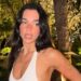 Dua Lipa mantém seu papel de mestre do guarda -roupa de férias