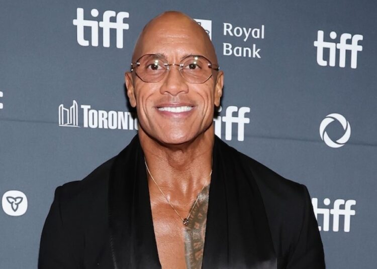 Dwayne Johnson diz que ainda tem 'um longo caminho a percorrer' perdendo peso