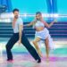 Dylan Efron e DWTS Pro Partner Daniella Karagach's ABS em exibição em vídeo de treinamento