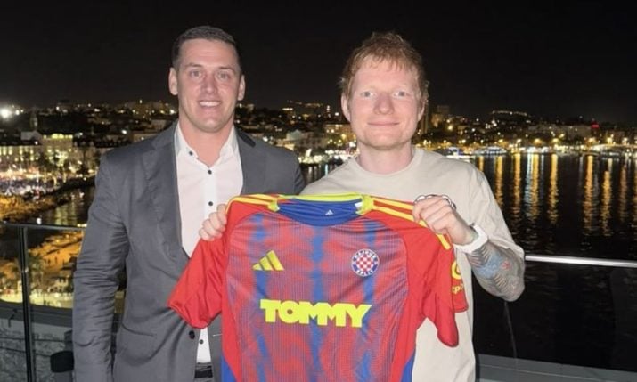 Ed Sheeran leva para casa camisa dividida Hajduk da Croácia
