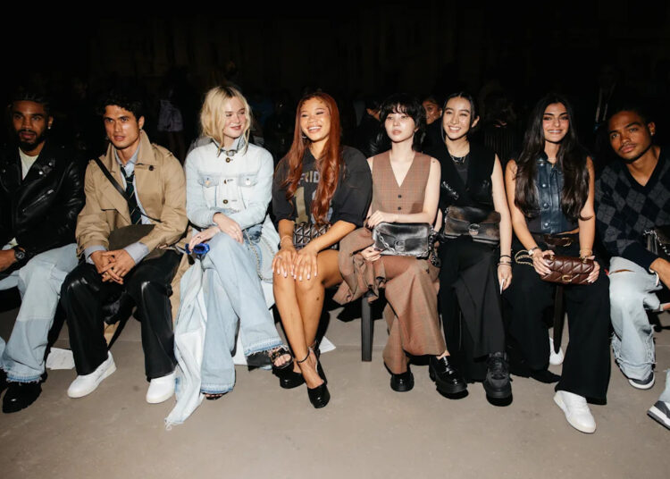 Elle Fanning, Soyeon, e mais