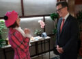 "Elsbeth" retorna com Stephen Colbert, Julia Fox e este concorrente "DWTS" na terceira temporada: assista ao trailer (exclusivo)