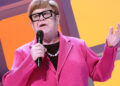 Elton John envia fãs para pânico com uma nova foto do hospital