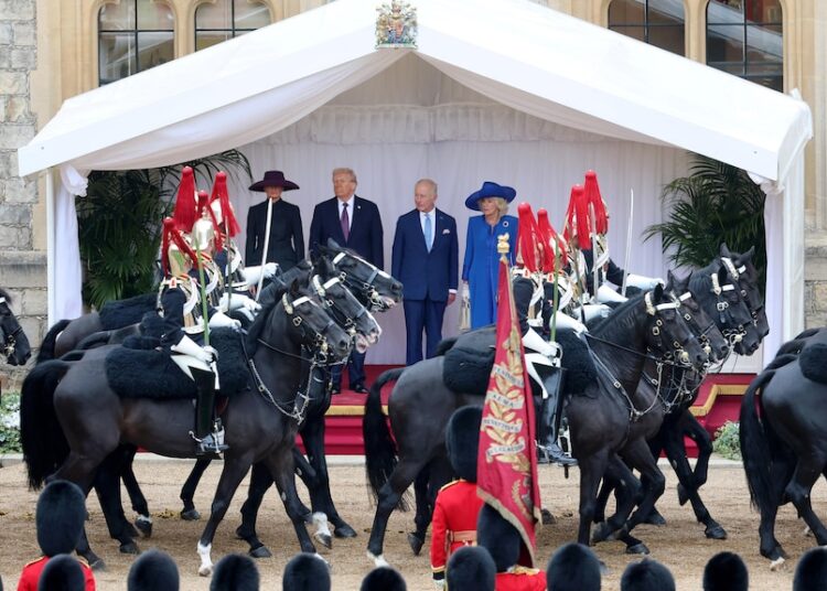 Em meio à maior visita de estado de Trump de todos os tempos, o rei transmite uma mensagem pontiaguda