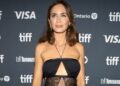 Emily Blunt atordoa em puro black top no TIFF