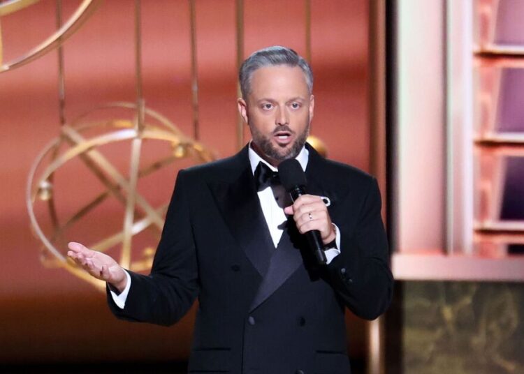 Emmys Anfitrião Nate Bargatze Butchers Country Singer's Nome - Celebrity News - Entretenimento