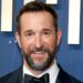 Emmys Tux de Noah Wyle é um aceno sutil para 'The Pitt'