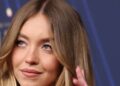 Emmys parece escapar em Suttle Dig em Sydney Sweeney momentos antes de entrar no palco