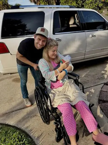 Erin Bates volta para casa após a estadia hospitalar de três semanas, diz 'ainda não temos todas as respostas' sobre o susto da saúde