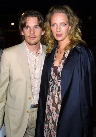 Ethan Hawke lembra a atenção 'humilhante' em seu rompimento público da ex-esposa Uma Thurman