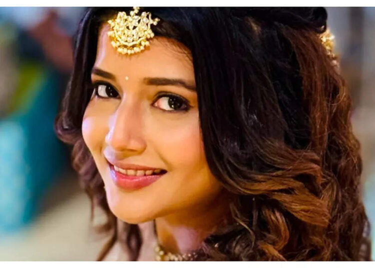 Exclusivo - Yeh Rishta Kya Kehlata Hai Fame Samridhii Shukla: Eu posso ser ator, mas minhas lutas não são muito diferentes de qualquer Mumbaikar