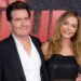 Exes Charlie Sheen e Denise Richards se reúnem 20 anos após o divórcio