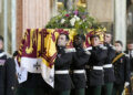 Família real frequenta a duquesa do funeral de Kent