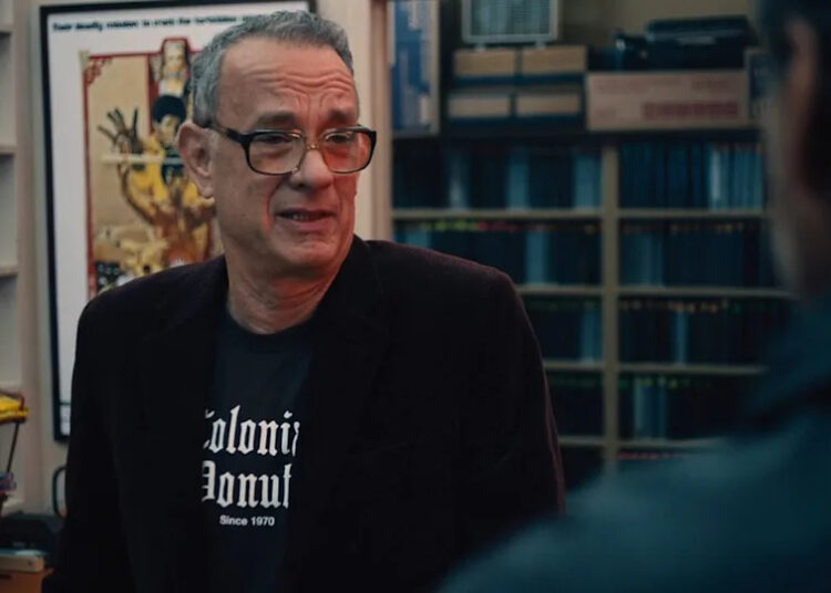 Faz semanas desde que eu assisti histórias esquisitas, e ainda estou pensando naquela cena aleatória de Tom Hanks