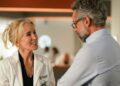 Felicity Huffman da 2ª temporada de Doc provoca que a Dra. Joan Ridley realmente é