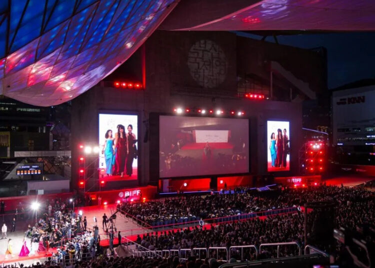 Festival Internacional de Cinema de Busan, repleto de estrelas, abre em meio a problemas da indústria
