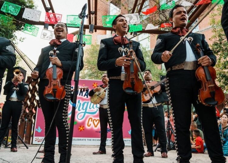Fiestas Patrias 2025 celebra a cultura hispânica/latina com desfiles em toda a cidade, música, arte