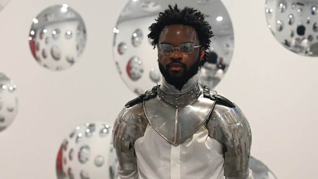 Gênesis Owusu retorna com a nova música anticapitalista 'Pirate Radio'
