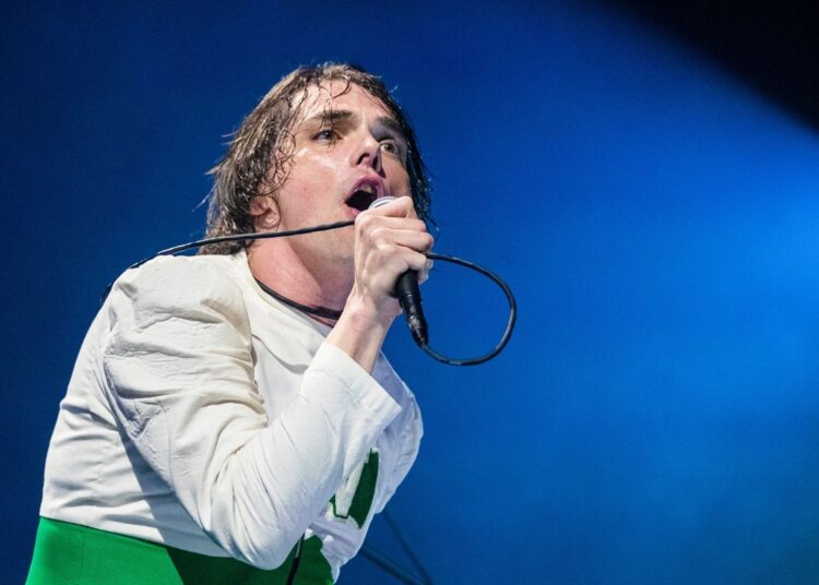 Gerard Way do My Chemical Romance faz parte de um novo projeto, e a nova música está chegando em breve