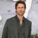 Glen Powell em encontro estranho com celebridades "canceladas"