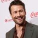 Glen Powell se recusou a postar com uma celebridade que estava à beira de ser cancelada