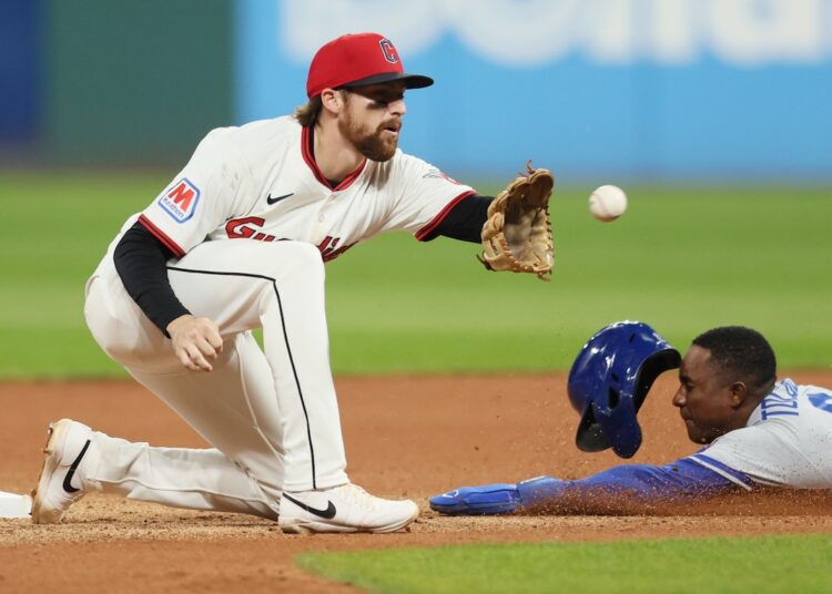 Guardiões não podem resolver a rotação do bullpen da Royals na derrota por 4-3, terminando a sequência de 5 vitórias