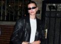 Hailey Bieber exibe suas pernas tonificadas em shorts minúsculos