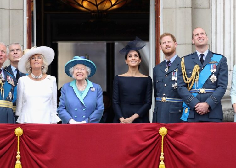 Harry & Meghan estão considerando um retorno aos deveres reais seniores?