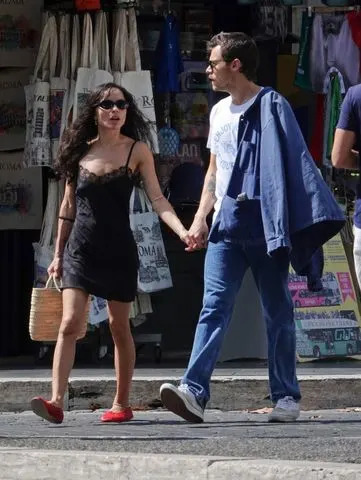 Harry Styles e Zoë Kravitz saem em Roma depois de conhecer Lenny Kravitz na cidade de Nova York