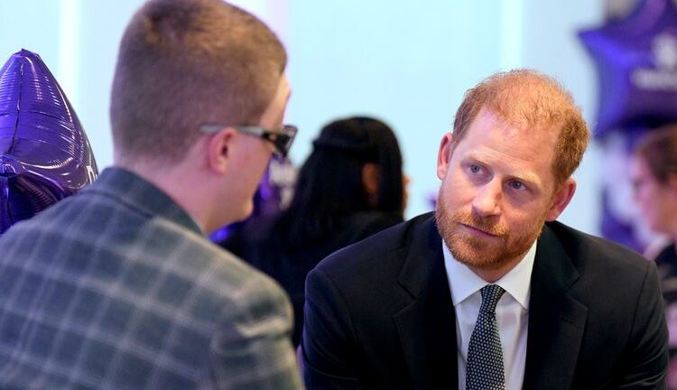 Harry fala de 'desafio' de irmão, depois de prestar respeito à rainha tardia em Windsor | Notícias do Reino Unido