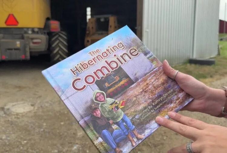 Hastings Farmer cria livro para ensinar crianças sobre máquinas agrícolas