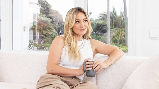Hilary Duff retorna à música após 10 anos, placas com Atlantic e provoca documentos