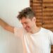 Hub New Music e Daniel Thomas Davis Fashion Queer Joy and Kinship no novo álbum