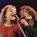 Hugh Jackman e Kate Hudson Bett Out Neil Diamond in Song Sung Blue Trailer