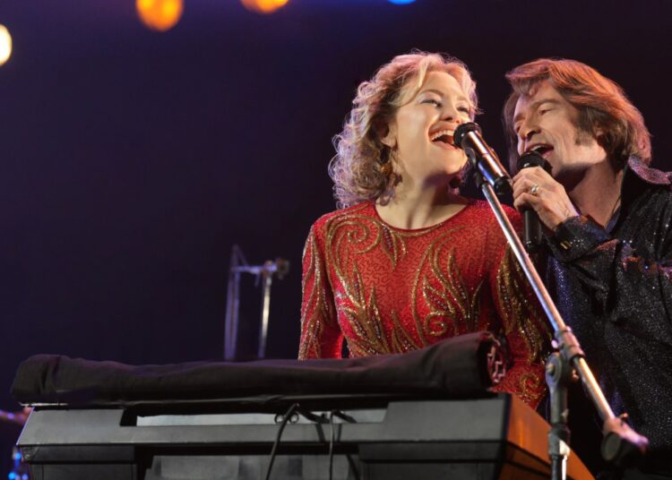 Hugh Jackman, estrela de Kate Hudson em novo clipe