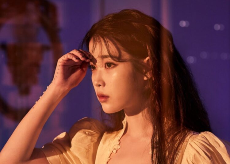 IU Surpreenda a nova música 'Bye, Summer'