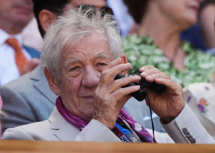 Ian McKellen forçou a cancelar a aparição de estreia do cinema após o aviso dos médicos