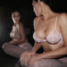 Internet reage a Kim Kardashian agachando em lingerie de duas peças