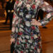 Jamie Lee Curtis, 66 anos, parece mais radiante do que nunca vestindo vestido floral puro