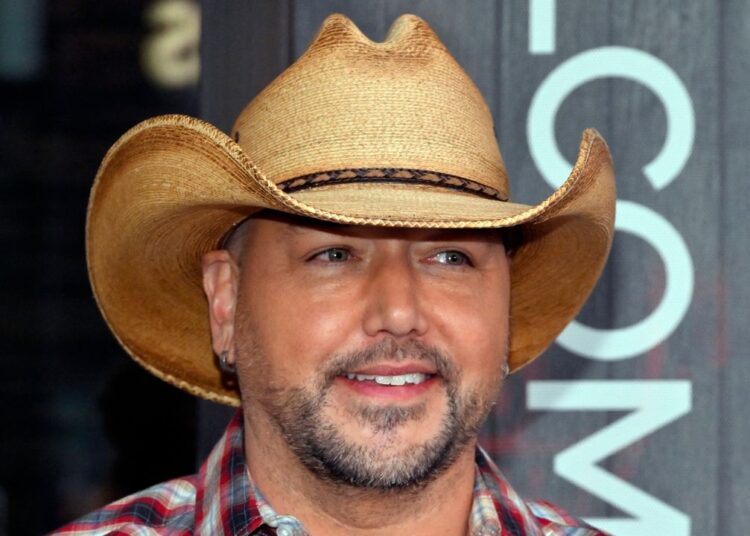 Jason Aldean diz que a residência de Las Vegas é "provavelmente" em seu futuro após a tragédia mortal de 2017 - revista Globe