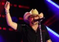 Jason Aldean revisita a tragédia de Las Vegas e seu desempenho SNL