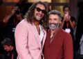 Jason Momoa Spanks Oscar Isaac no Festival de Cinema de Veneza