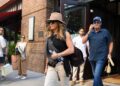 Jennifer Aniston compartilhou sua primeira foto do namorado Jim Curtis