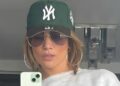 Jennifer Lopez vistou vestindo top de colheita com o filho de Ben Affleck